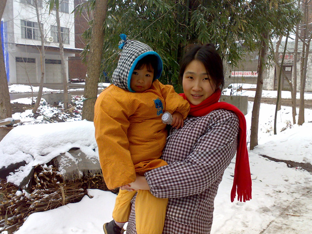 文件 : <FONT COLOR='red'>20080201(老婆和女儿).jpg</FONT> <BR> 尺寸 : <FONT COLOR='blue'>640 X 480</FONT> 像素 <BR> 格式 : <FONT COLOR='green'>.jpg</FONT> <BR> 大小 : <FONT COLOR='green'>221.36</FONT> KB